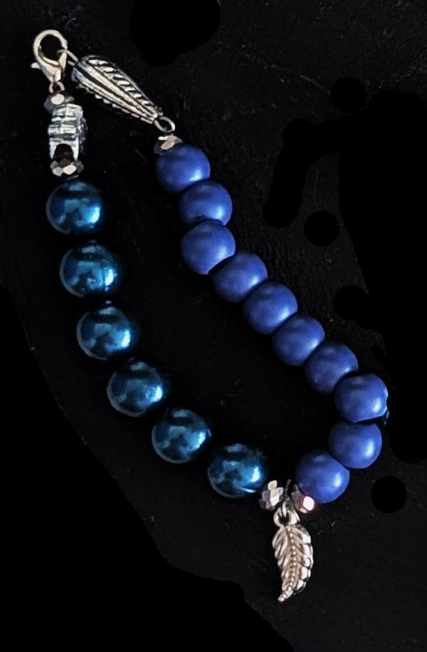 Blaues Armband mit Feder Anhänger