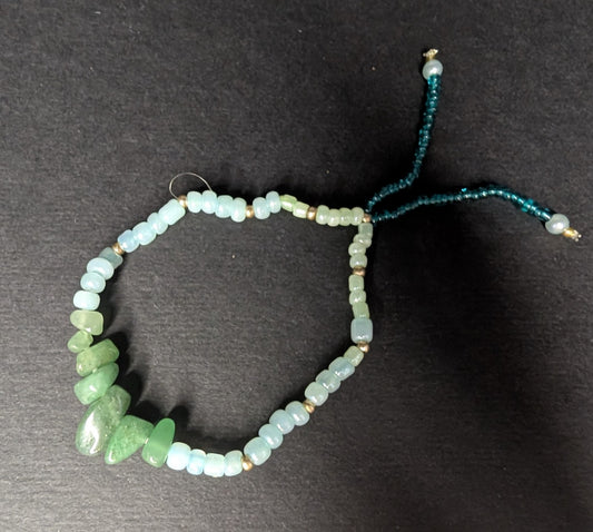 Grünes Kraftstein Armband