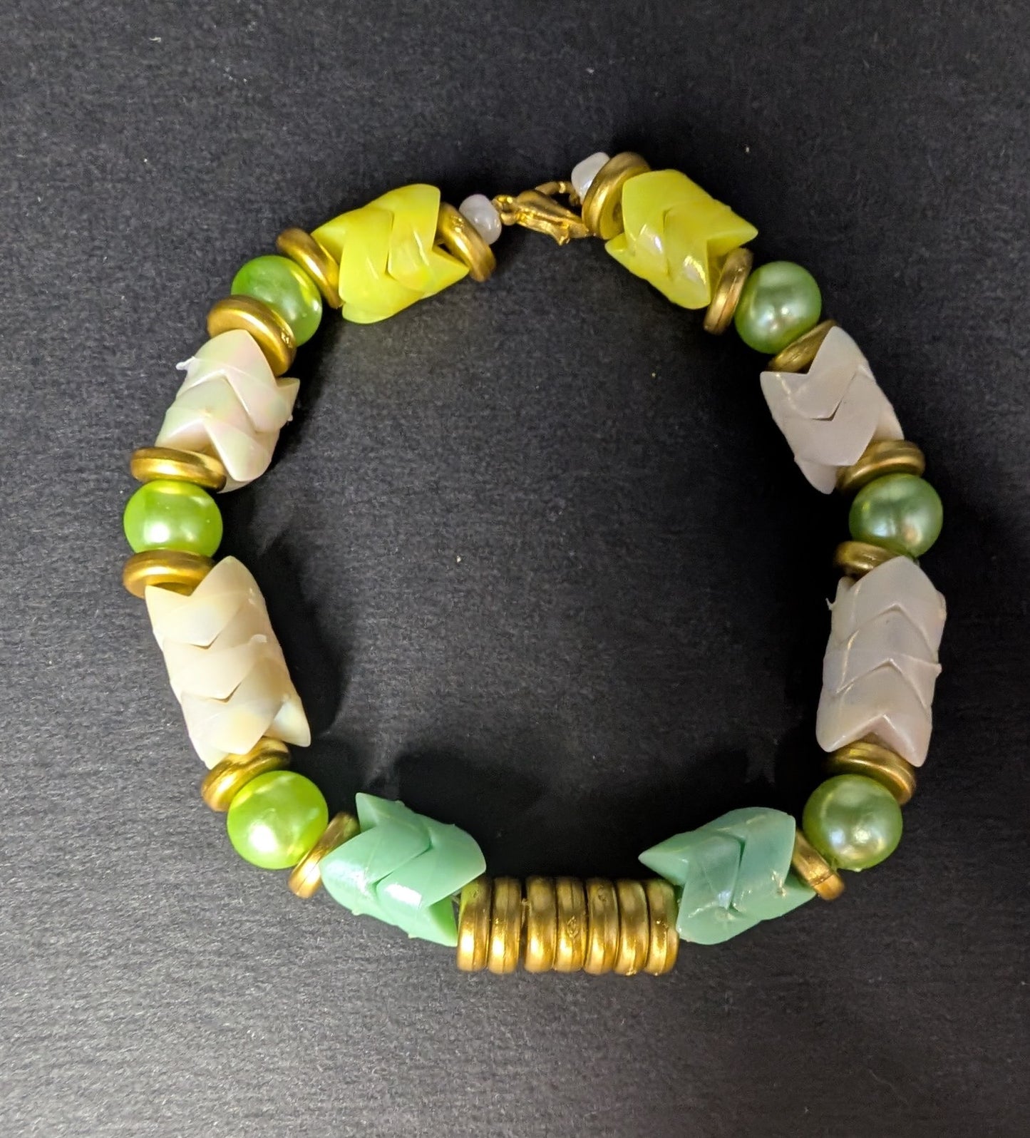 Grünes Armband