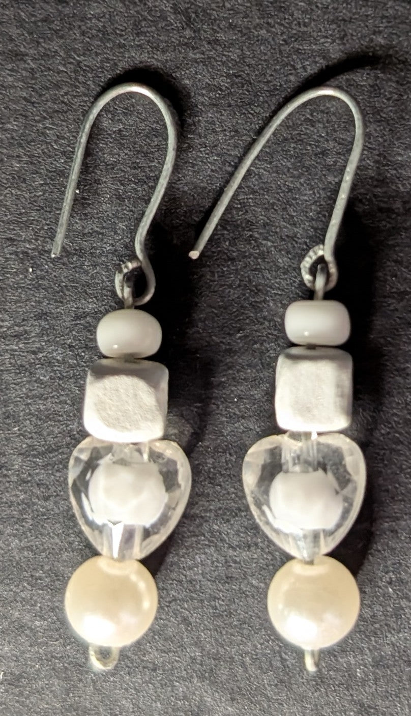 Weiße Fantasie Ohrringe