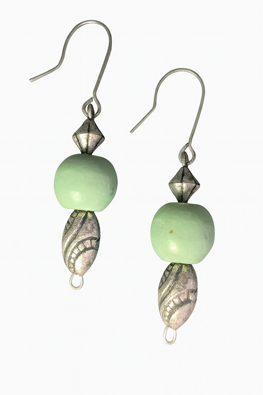 Grüne Perle mit Tropfen Ohrringe