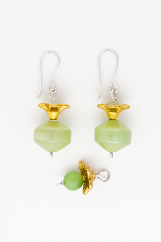 Grünes Ufo mit Anhänger